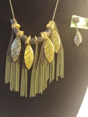Army Green Necklace Set